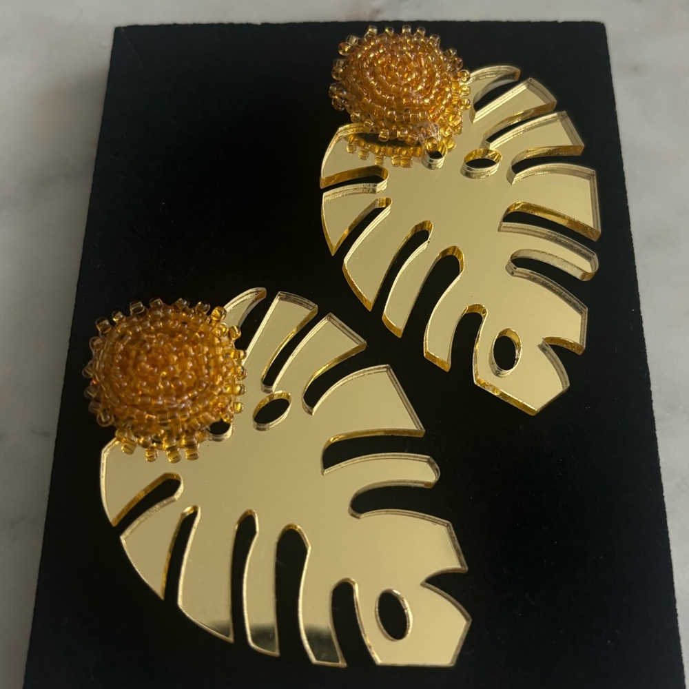 Beautiful earrings - Picture 2 of 3